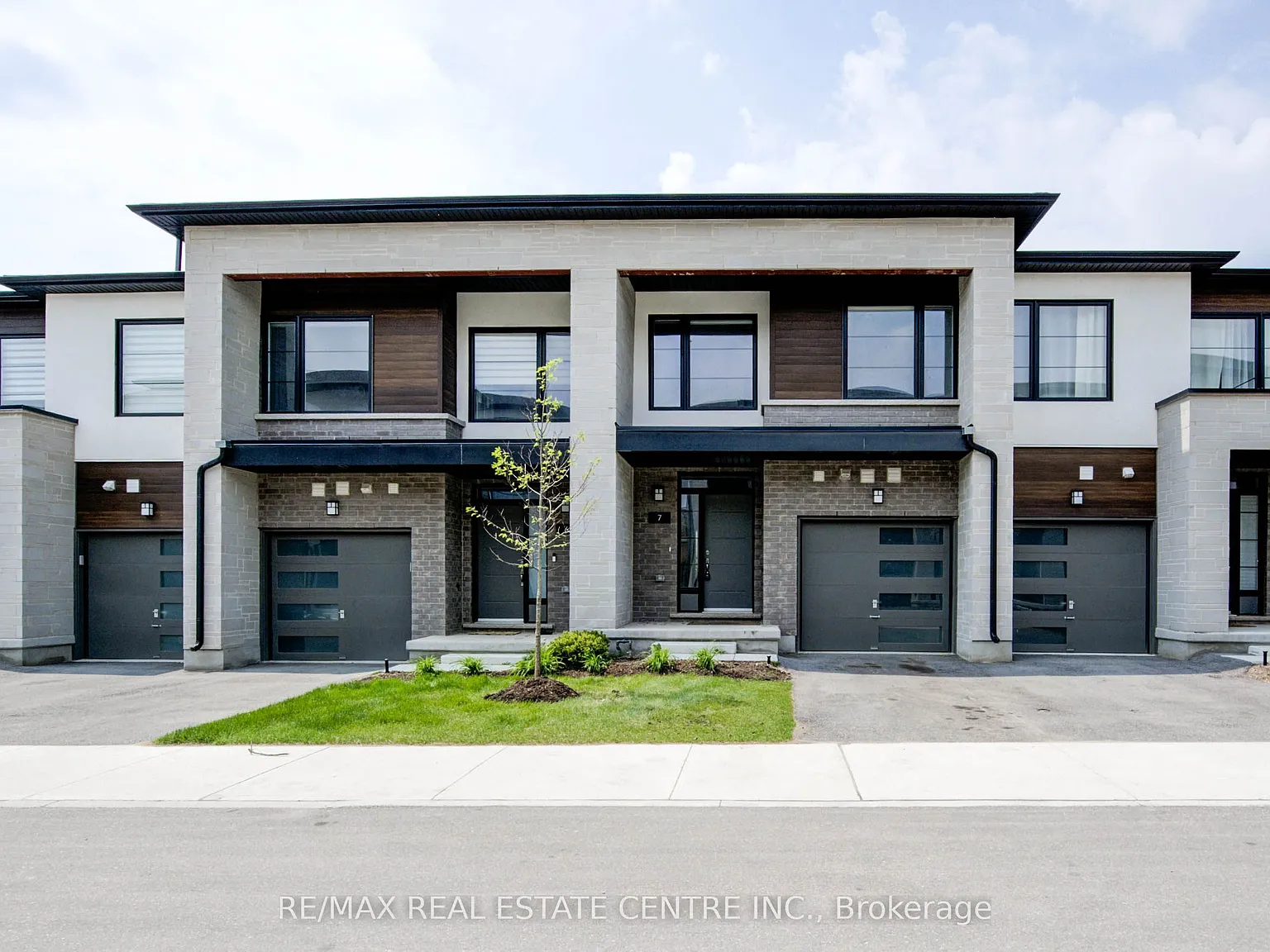 3 bed, $2,850 — Photo 2