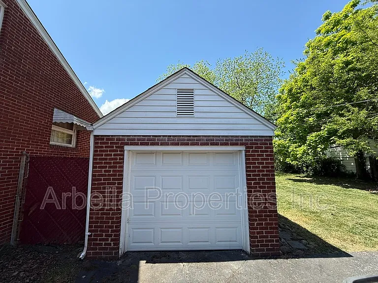 1437 Valley St — Photo 29