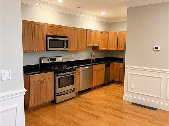 4th image of 138 W 9th St Unit 2