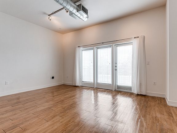 3rd image of 1401 S Flores St #310-1