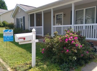 130 Sir Charles Ct, Clemmons, NC 27012