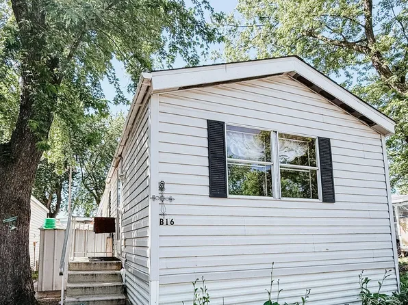 3020 Rice St Trailer B16, Saint Paul, MN 55113