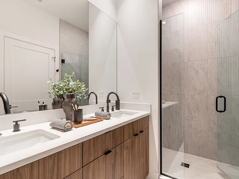 North + Damen — Photo 12
