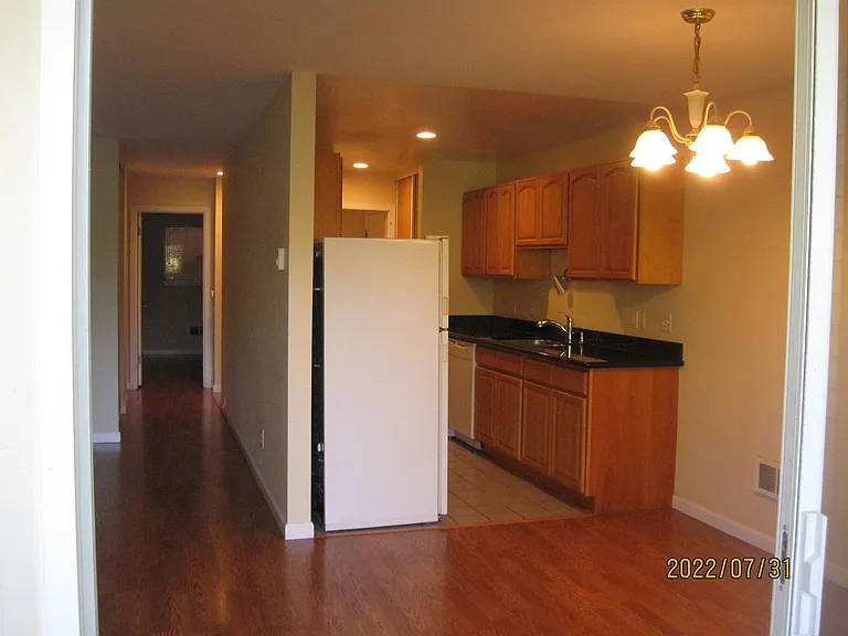417 Bellevue Way SE — Photo 7