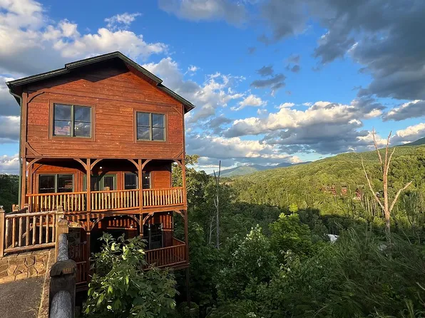 804 Resort Way, Gatlinburg, TN 37738