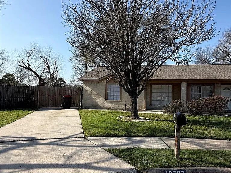 12707 Marble Dr — Photo 2