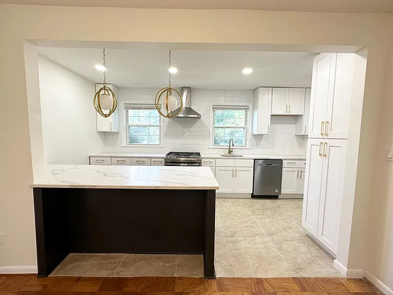 Melrose Apartments — Photo 33