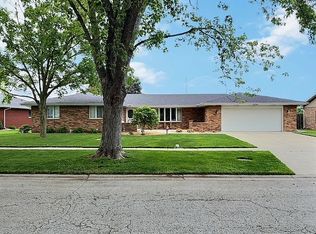 813 Maple Ln, Peotone, IL 60468