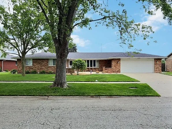 813 Maple Ln, Peotone, IL 60468