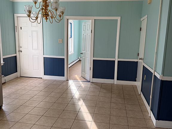 2nd image of 107 Sylvian St Floor 1
