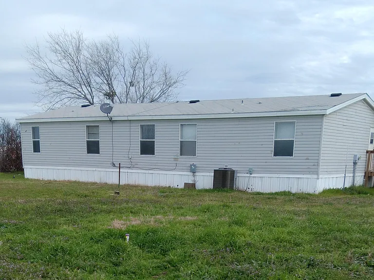 8444 Longhorn Dr — Photo 2