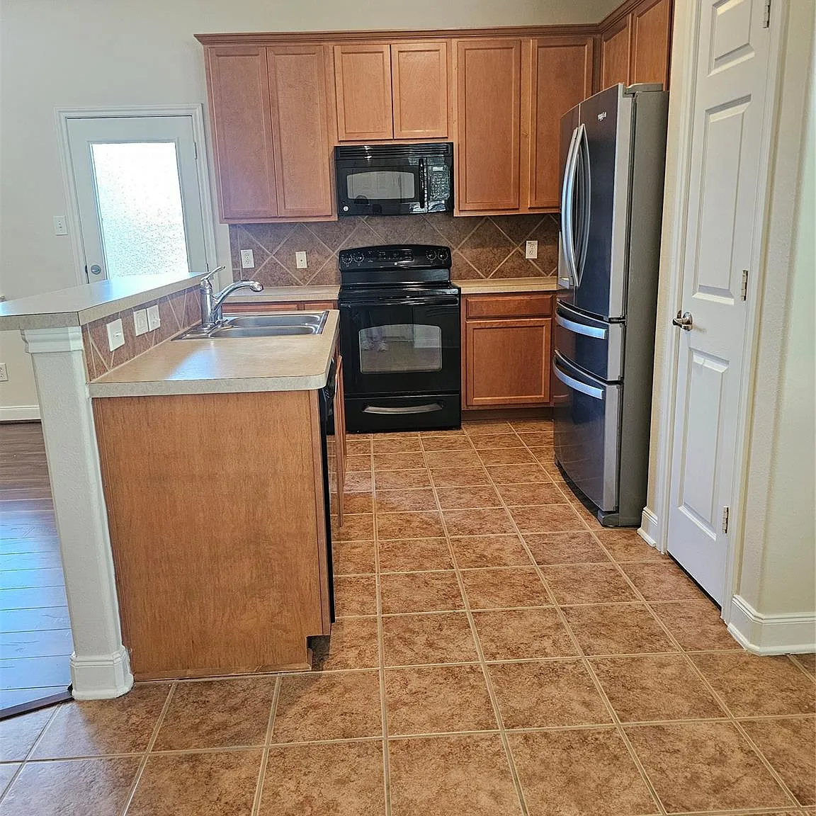 3 bed, 2.5 bath, 1522 sqft, $1,900 — Photo 3