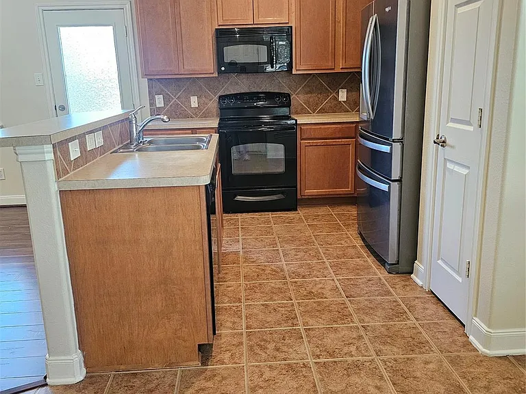 3217 Victorian Manor Ln — Photo 3