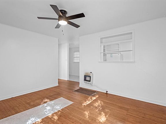 3rd image of 305 10th Ave NW