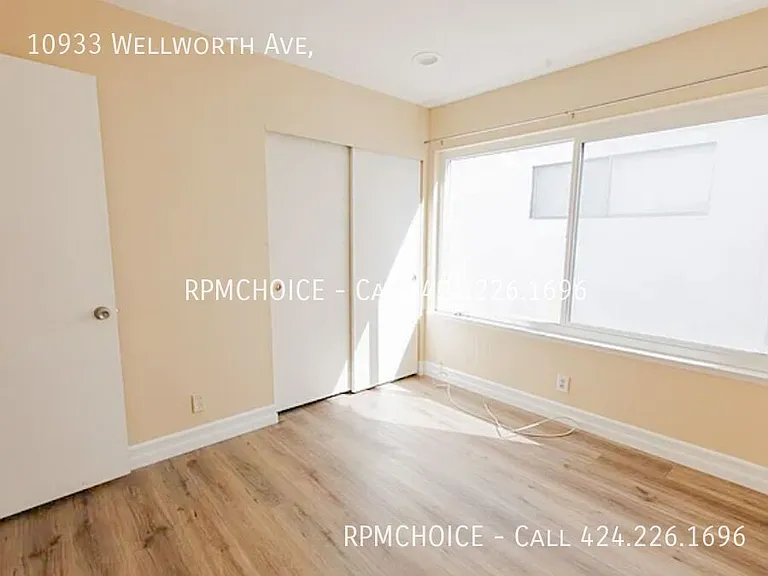 10933 Wellworth Ave — Photo 19