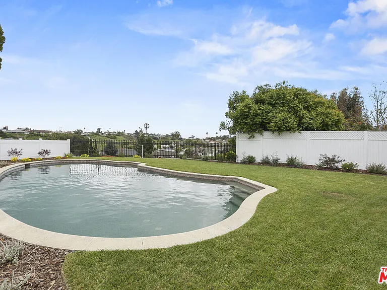 4444 Don Felipe Dr — Photo 25
