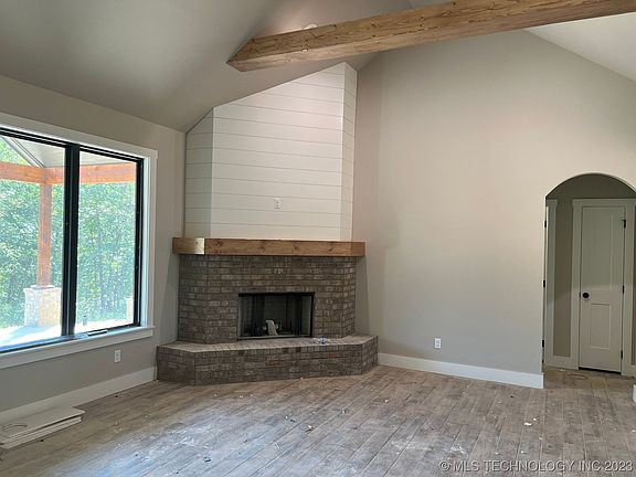 3rd image of 8265 Summit Ct