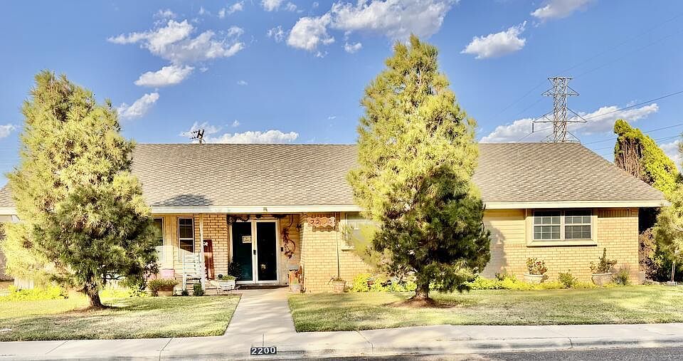 1st image of 2200 Ventura Ave