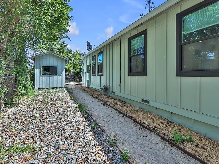 207 D St — Photo 30