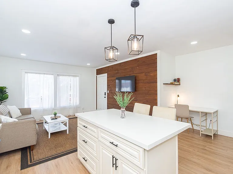 102 S Lockwood Dr #3 — Photo 4