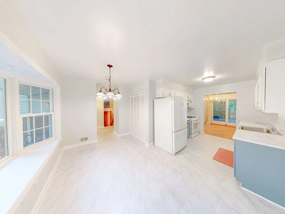 1216 Downs Dr