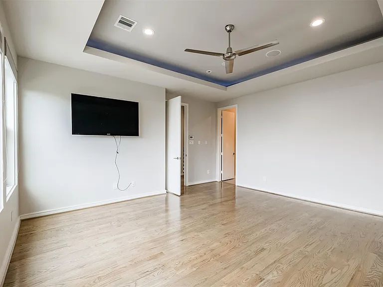 711 W Clay St — Photo 31