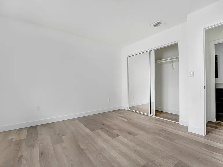 2439 Malabar St — Photo 12
