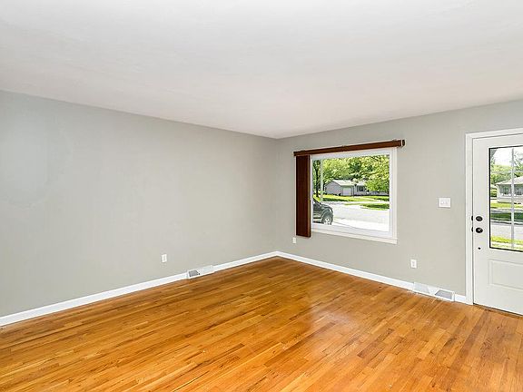 4th image of 9300 W 99th Ter