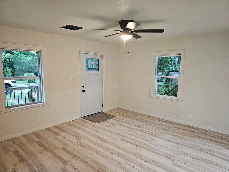 2125 N Rockford Ave — Photo 4