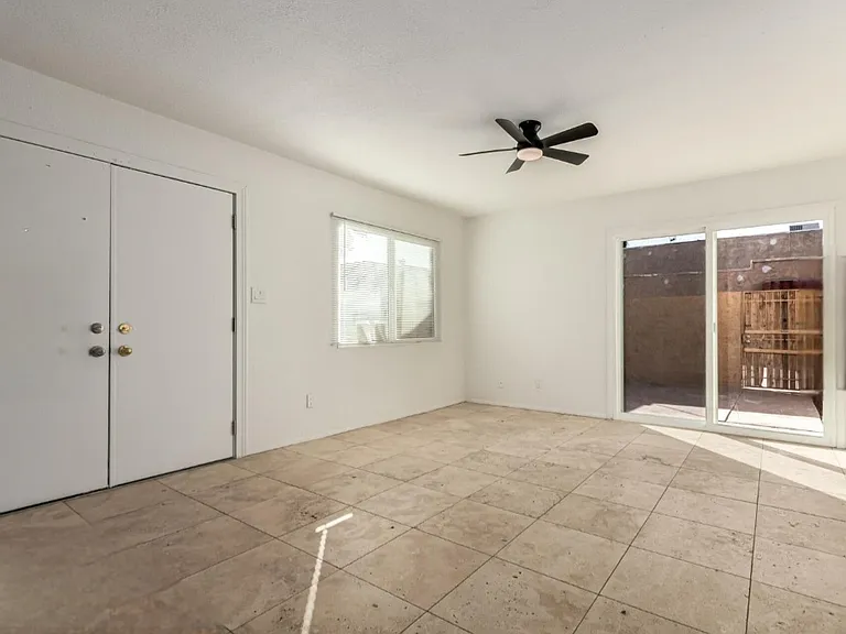 4523 E Wood St — Photo 3