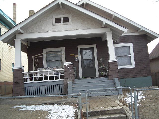 1st image of 830 E 8th St