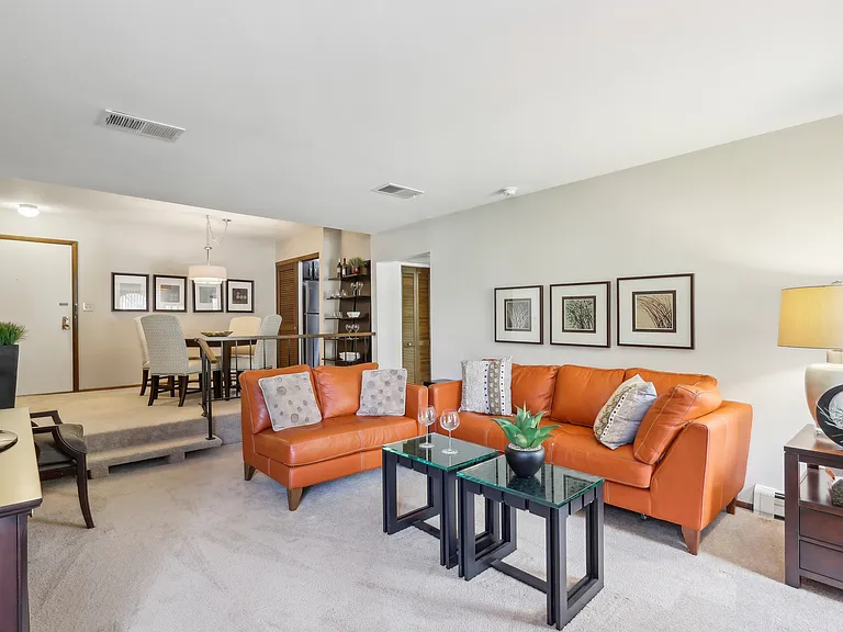 Serafino Square Luxury Apartments — Photo 9