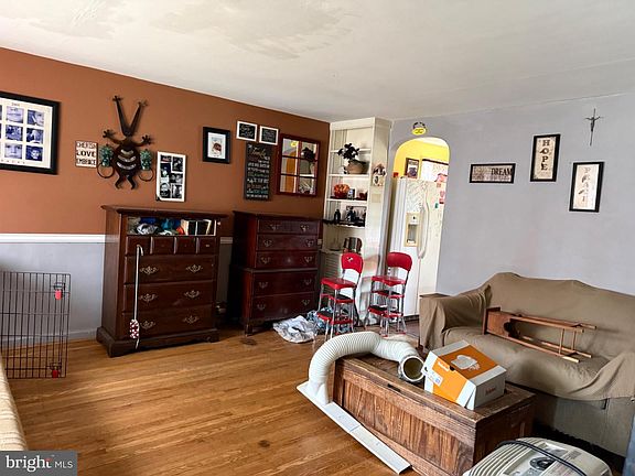 3rd image of 608 Hoffnagle St
