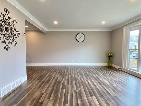 4th image of 94 Greencliff Dr