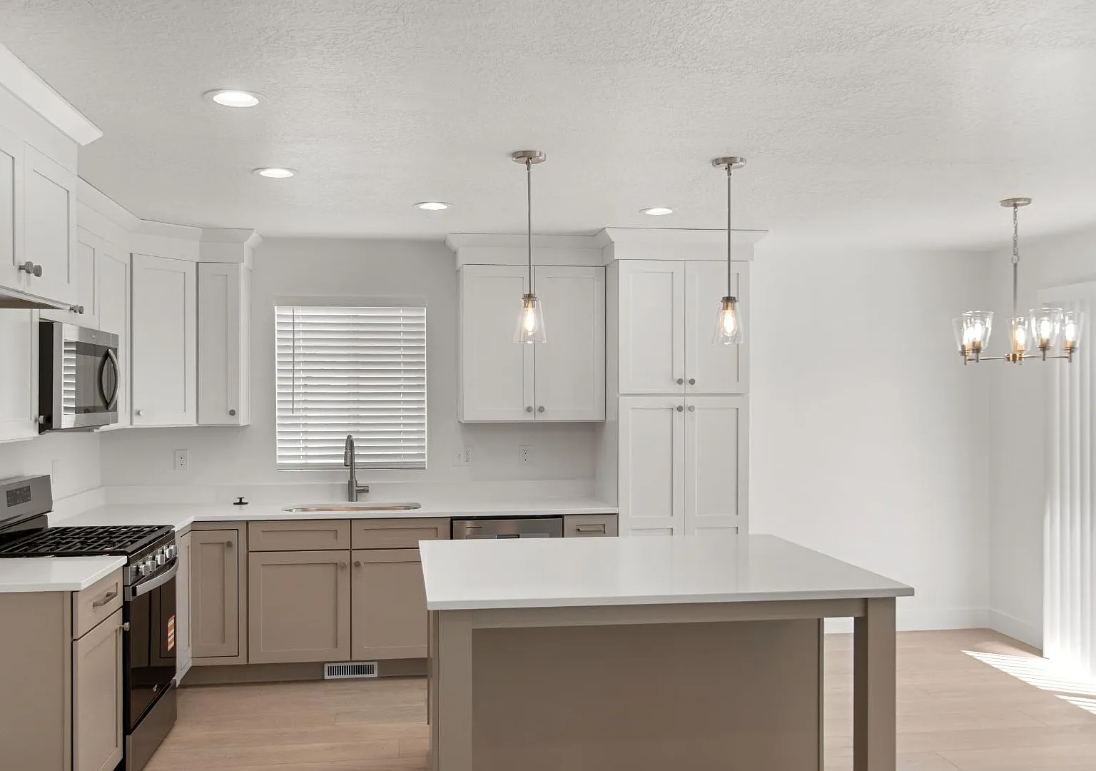 3779 S 1950 W — Photo 3