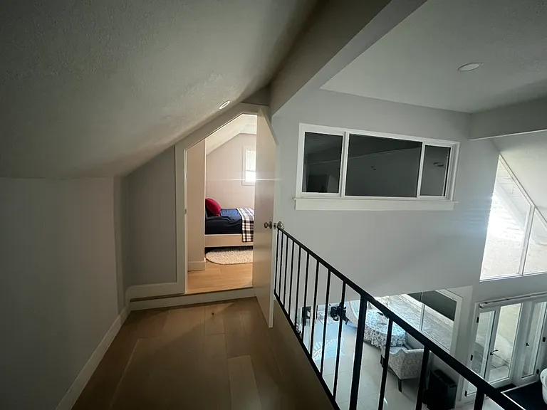 2121 W Chanticleer Rd — Photo 6