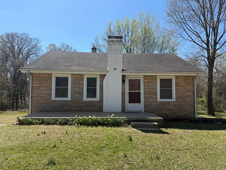 1401 Sidney Ave — Photo 1