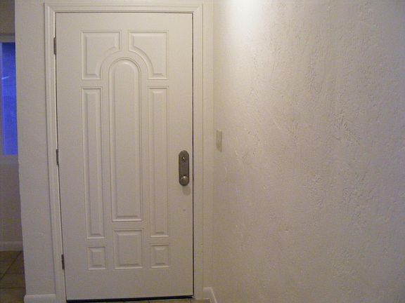 4th image of 634 E Myrtle Ave