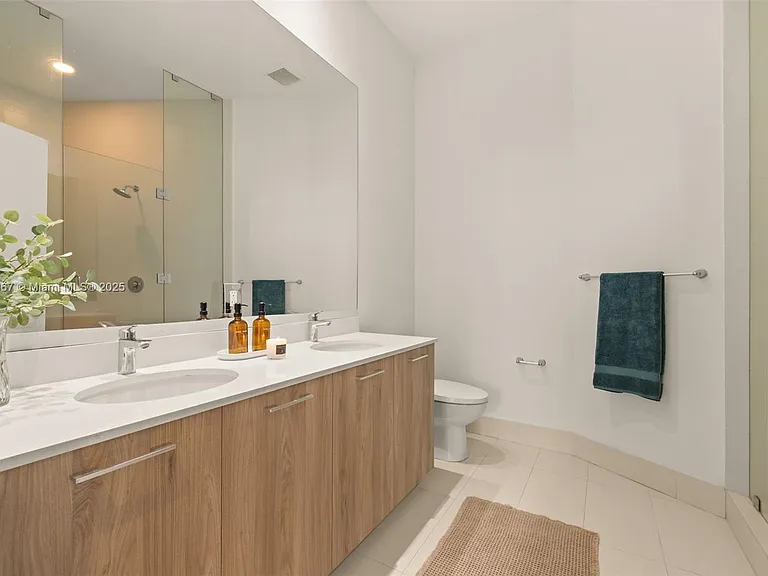 501 NE 31st St #410 — Photo 30