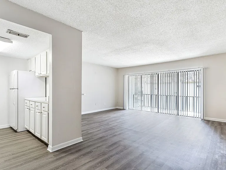 Greenwich Commons Apartment Homes — Photo 10