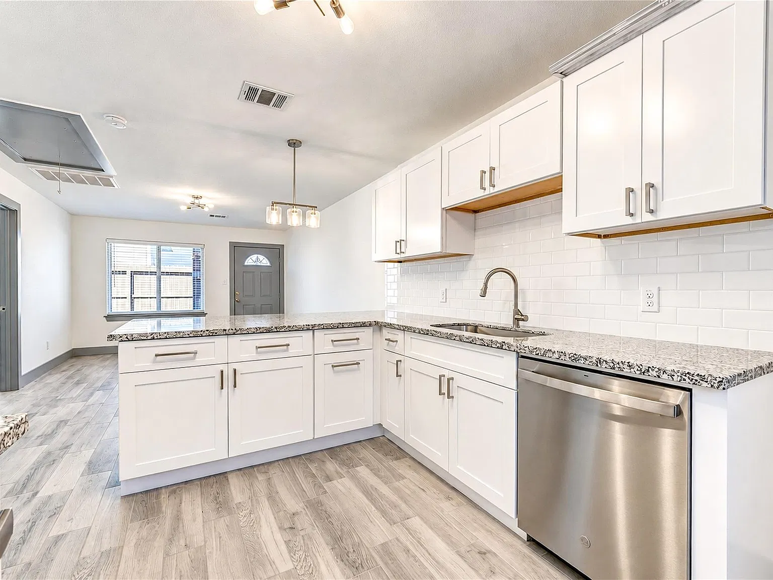 2 bed, 1.0 bath, 650 sqft, $1,400 — Photo 3