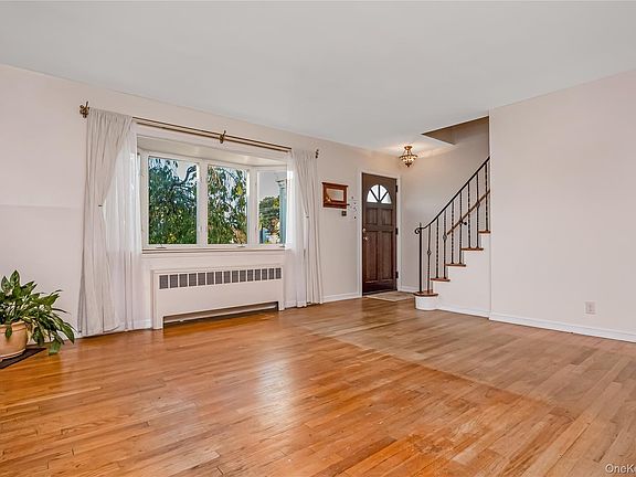 4th image of 159 Washington Street