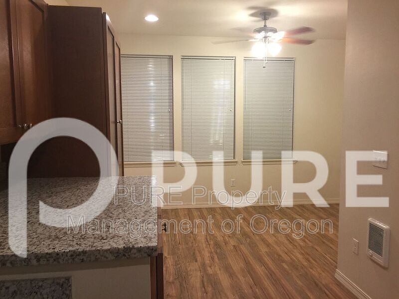 5490 SE Milwaukie Ave Portland, OR Zillow Apartments for Rent in Portland
