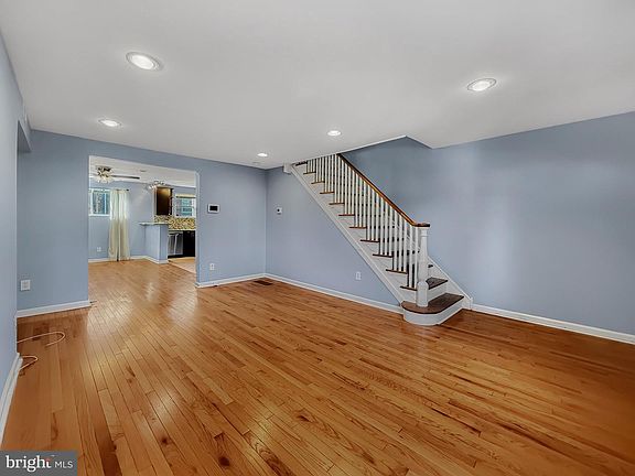 4th image of 1409 E Weaver St
