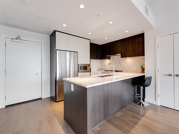 2nd image of 567 Clarke Rd #2603