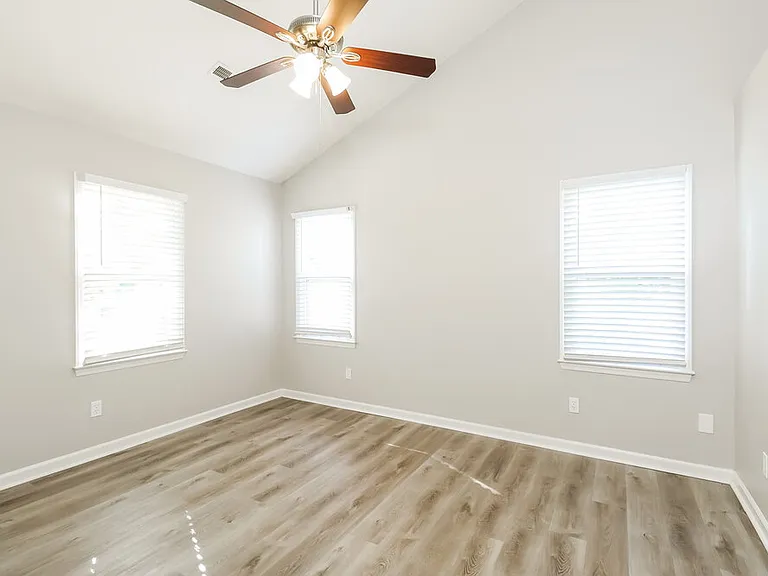 4204 Hounds Run Dr — Photo 12