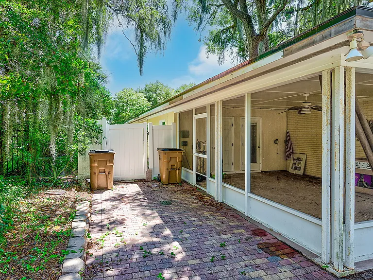 303 Saint Augustine Ave — Photo 37