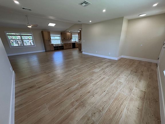 5th image of 696 94th Ave N