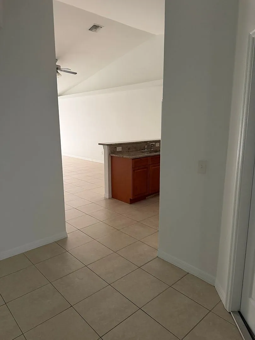 Charming 3BR Duplex in Cape Coral — Photo 4