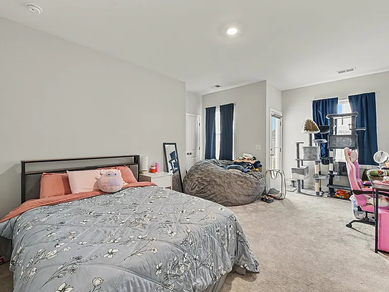 341 Chapman Cir — Photo 11